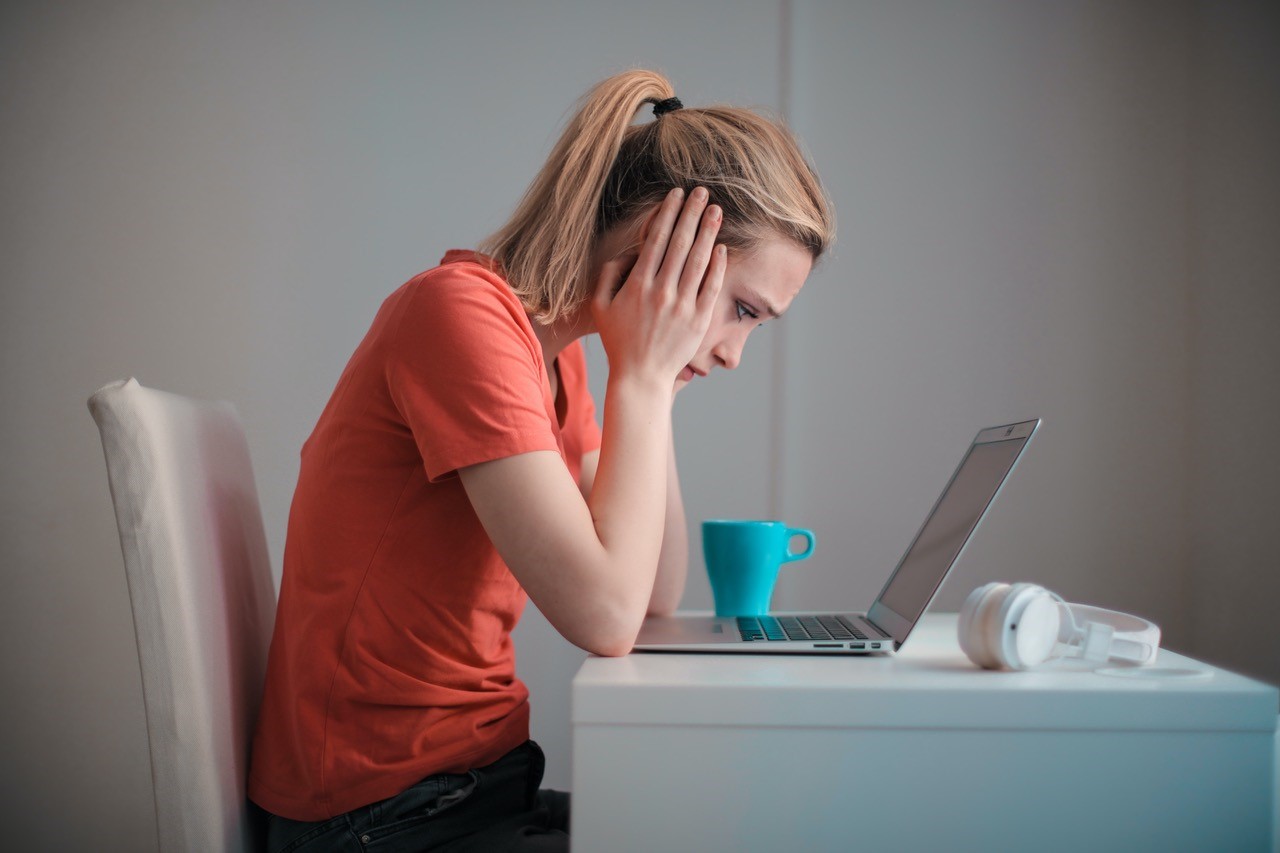 Yoga au bureau - bien-être et productivité au travail