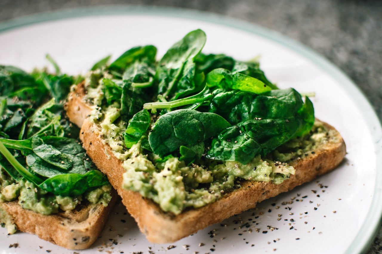 Bienfaits des super aliments - toasts aux épinards