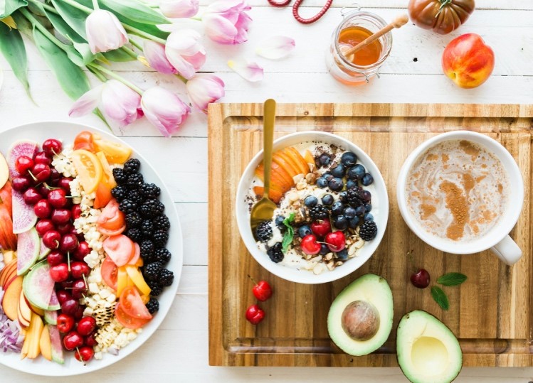 Repas sain et varié sur plateaux